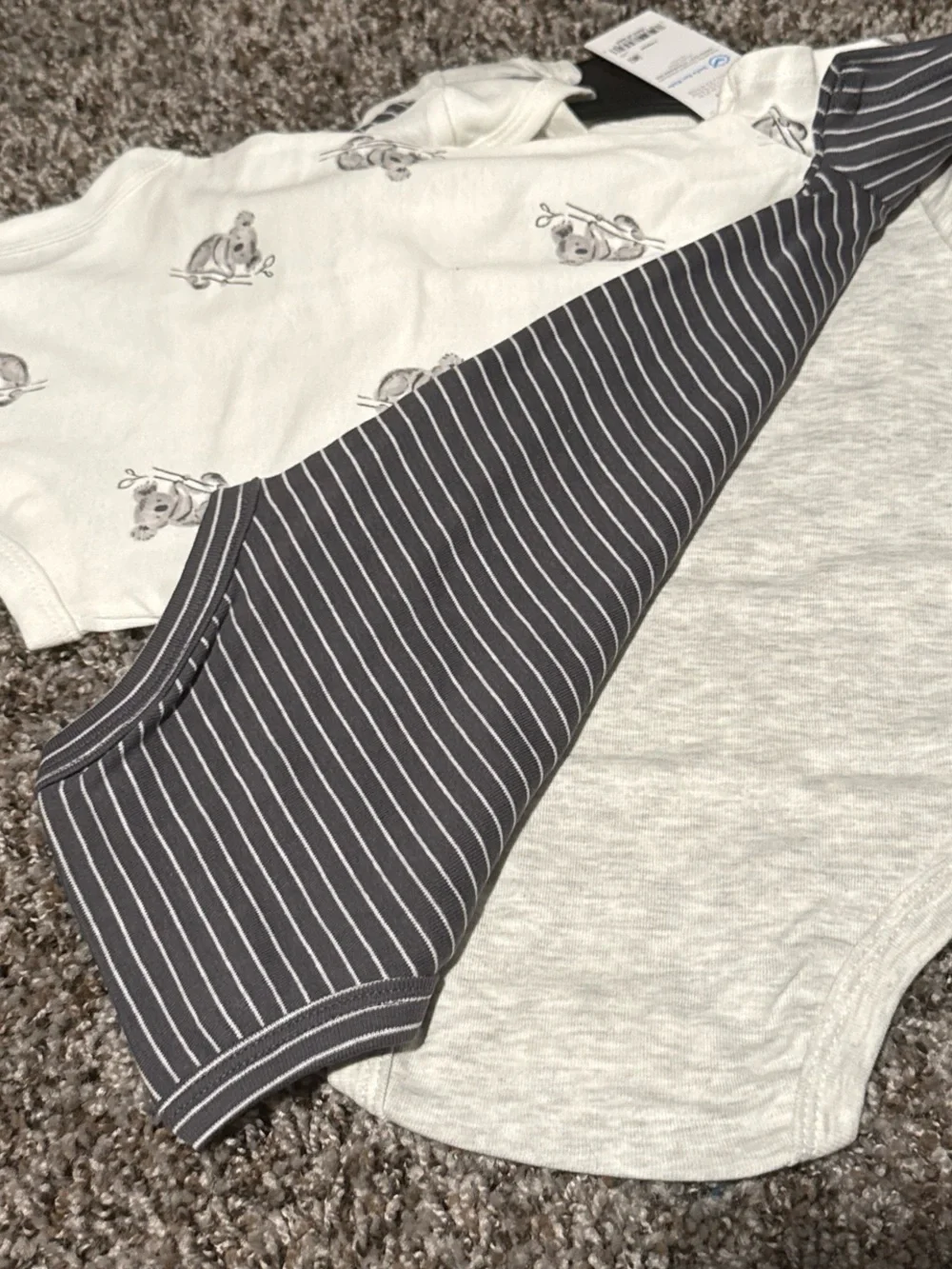 Carter’s Bodysuit 6 Pack Solid and Ribbed in White and Gray Size 6-9 Months NWT
